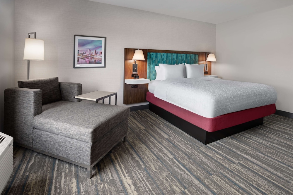 hampton inn cleveland airport tiedeman road