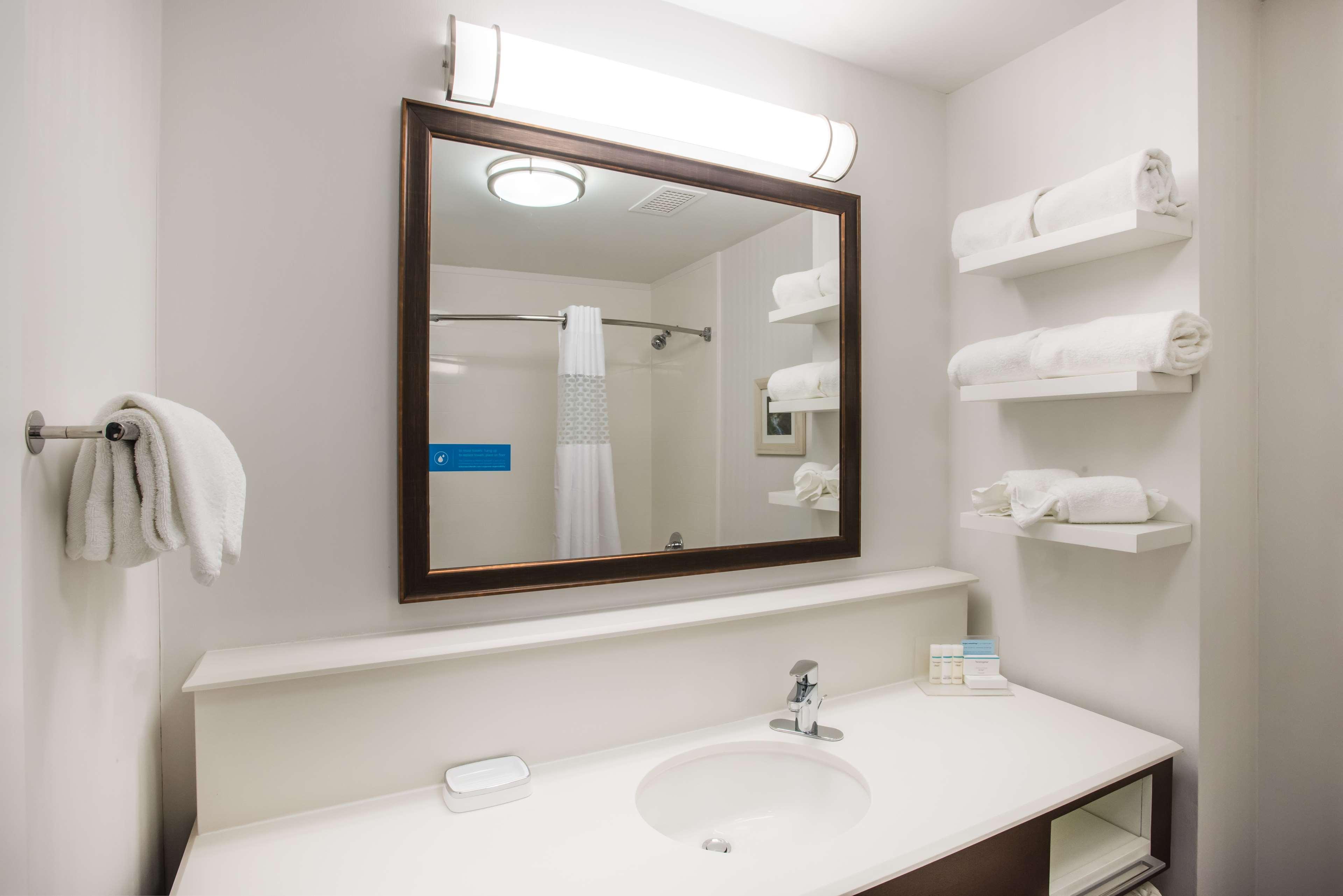 hampton inn cleveland airport tiedeman road