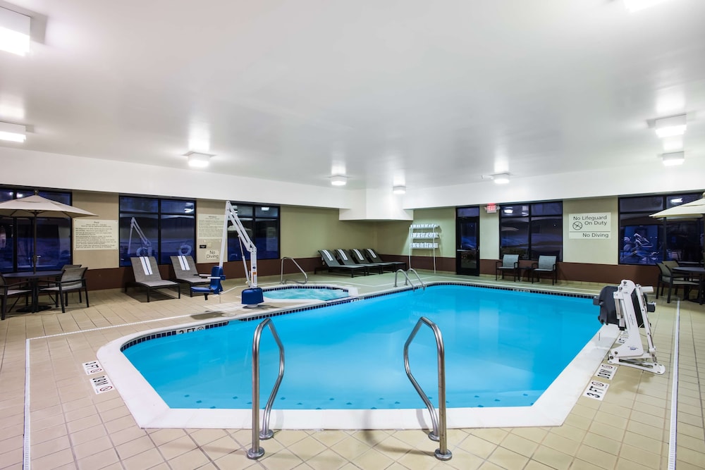 hampton inn cleveland airport tiedeman road