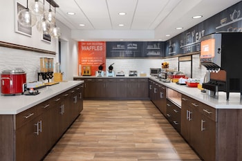 Hampton Inn Cleveland Airport - Tiedeman Road,Cleveland>>Brooklyn,3 star