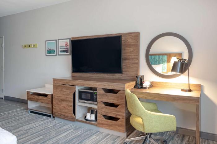 hampton inn cleveland airport tiedeman road