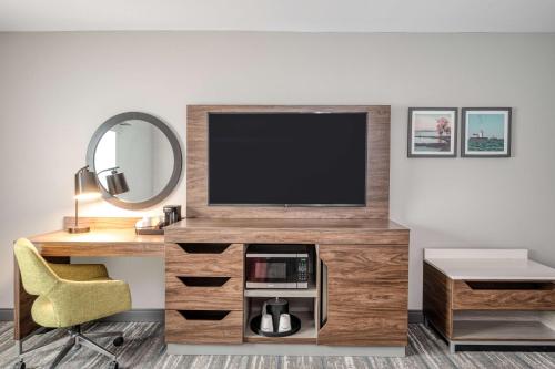hampton inn cleveland airport tiedeman road
