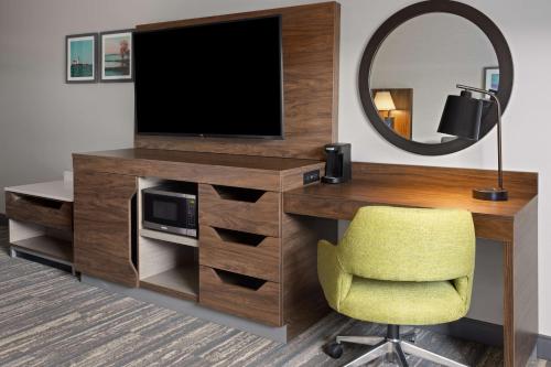 hampton inn cleveland airport tiedeman road