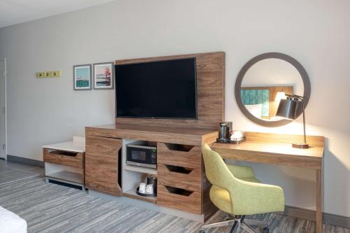 hampton inn cleveland airport tiedeman road