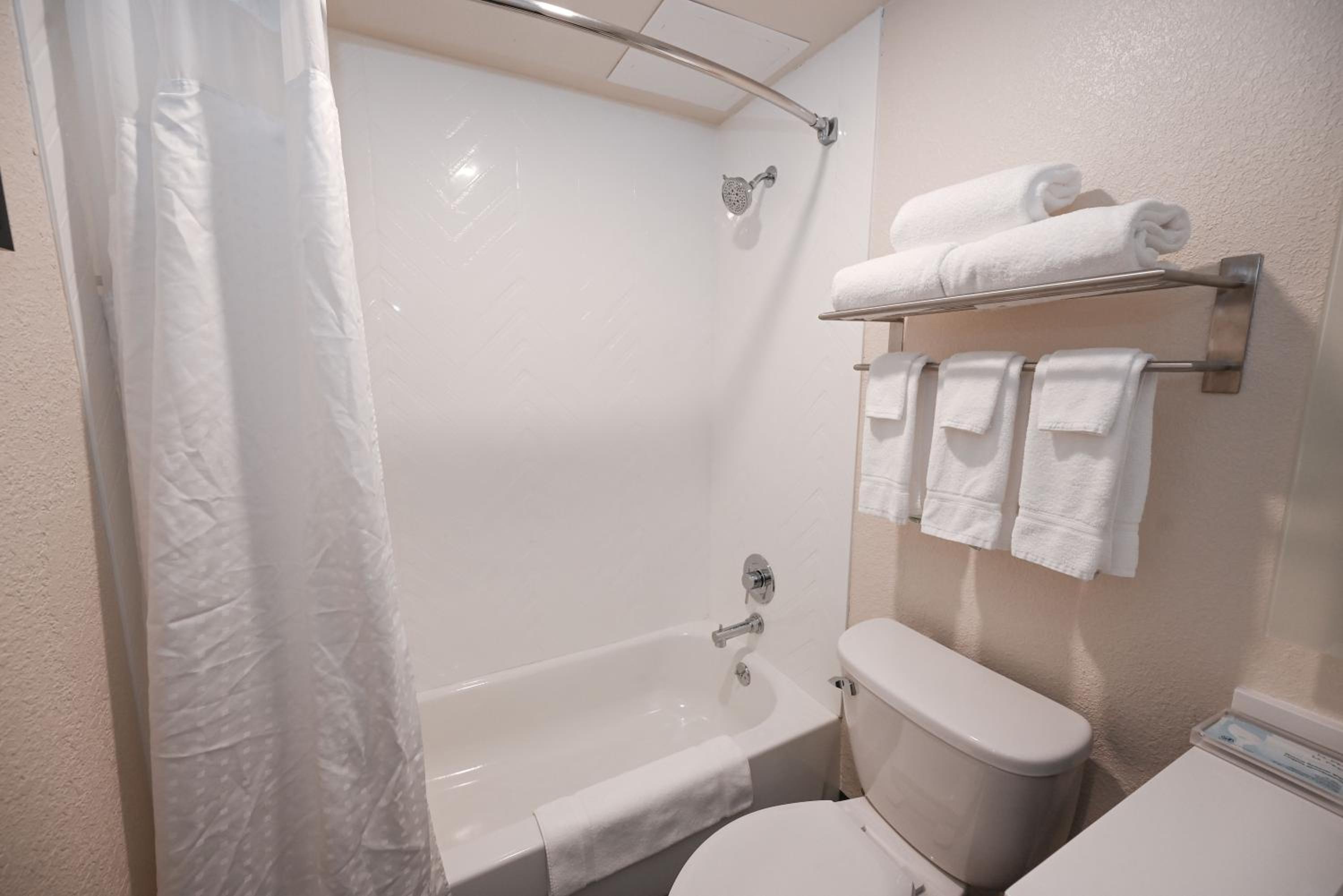 holiday inn cleveland mayfield by ihg