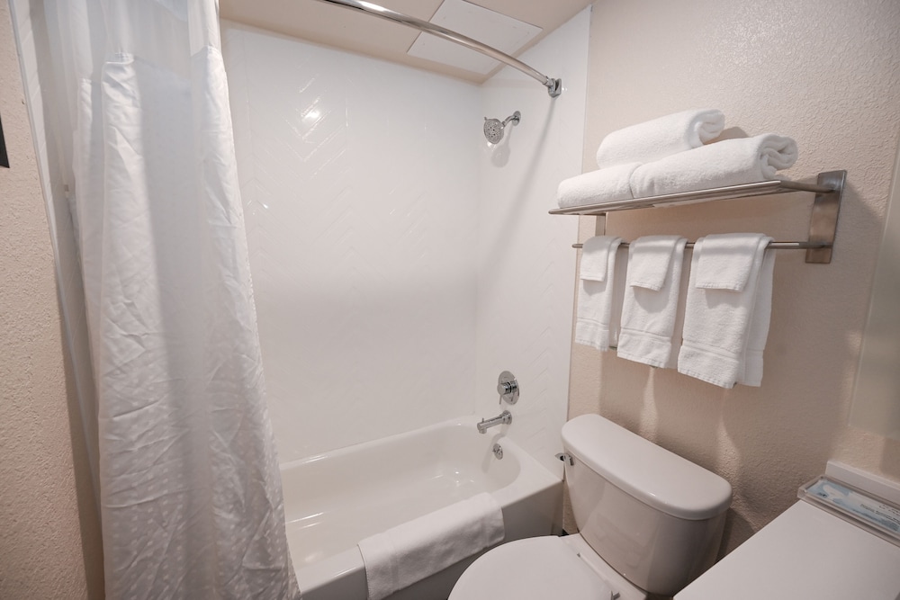 holiday inn cleveland mayfield by ihg
