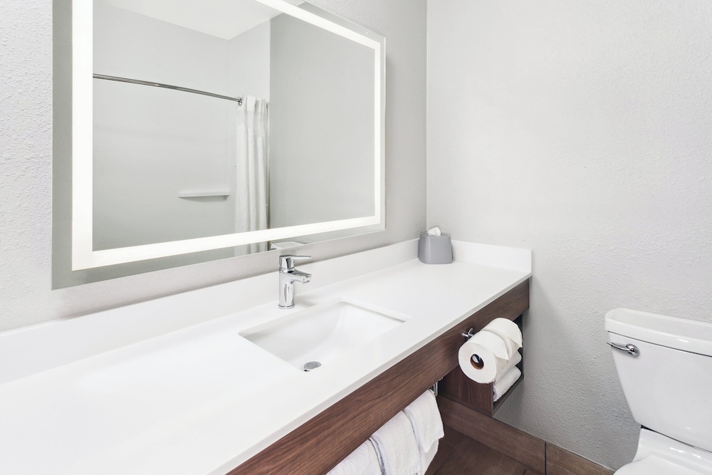 holiday inn express cleveland airport brookpark by ihg