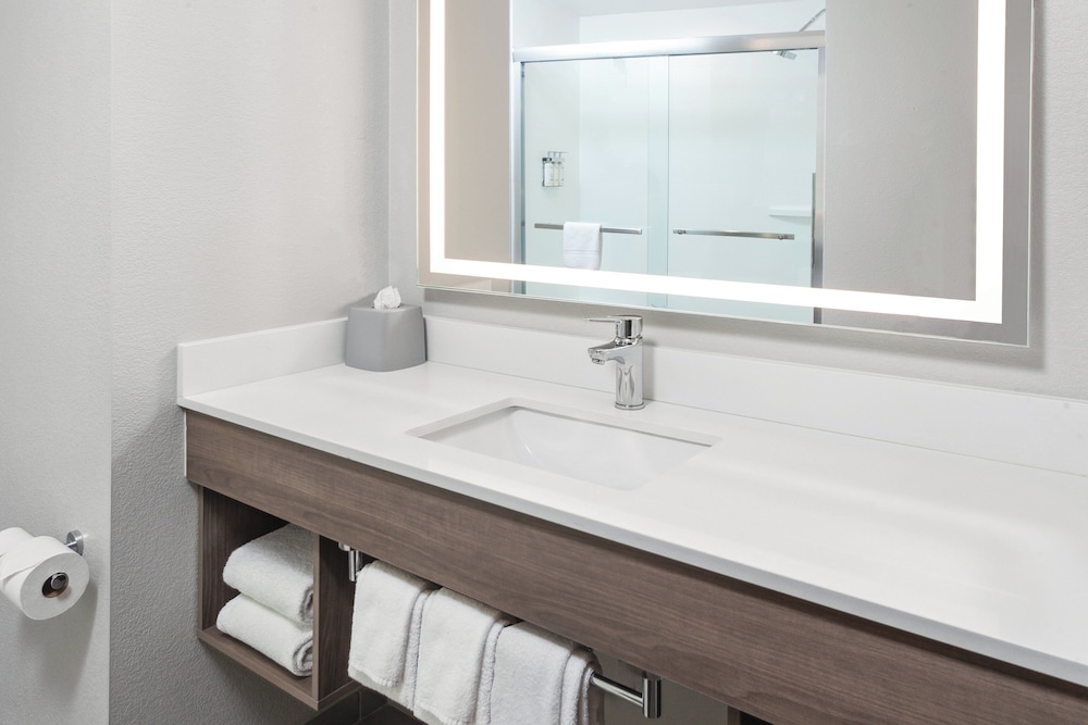 holiday inn express cleveland airport brookpark by ihg