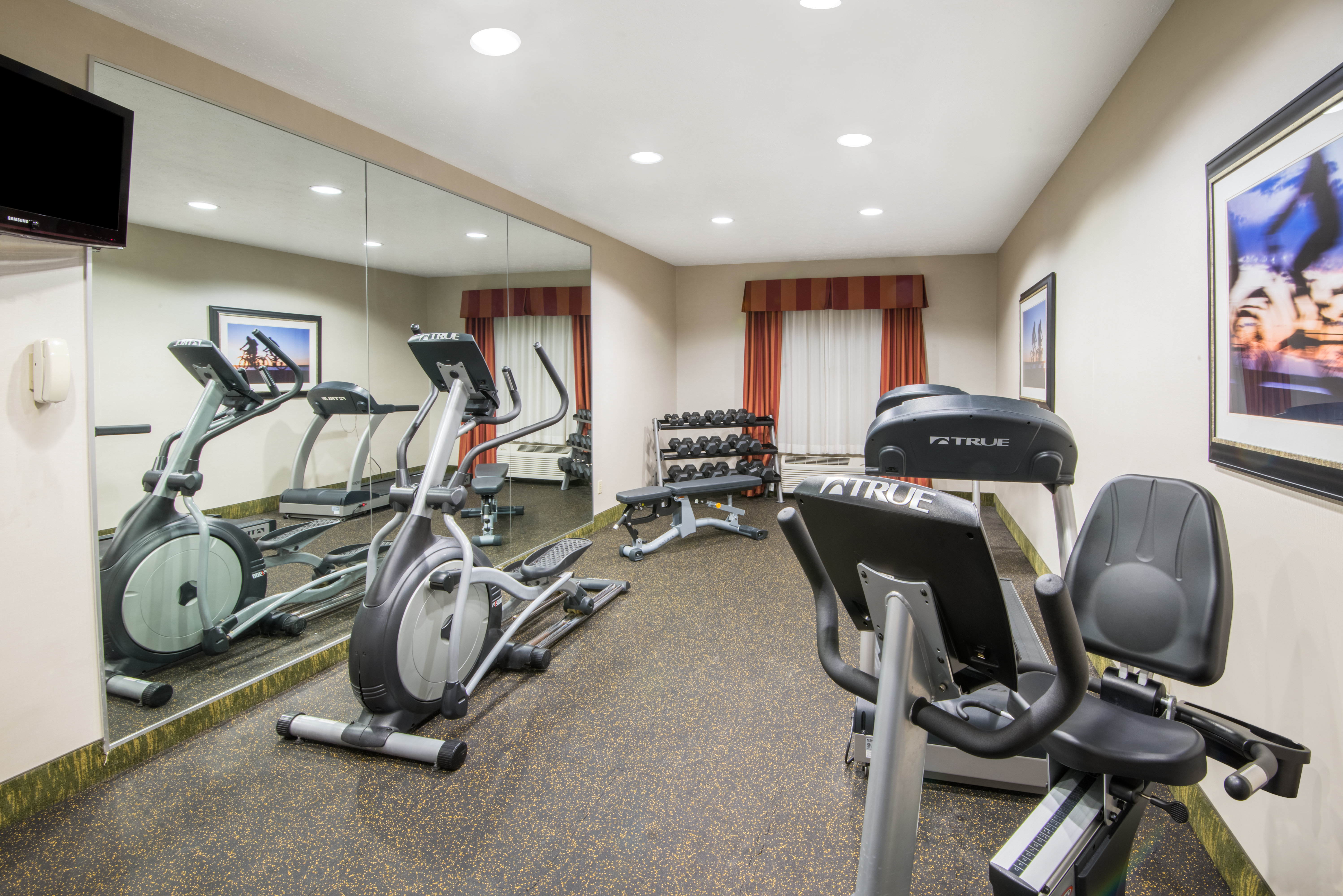 holiday inn express cleveland airport brookpark by ihg