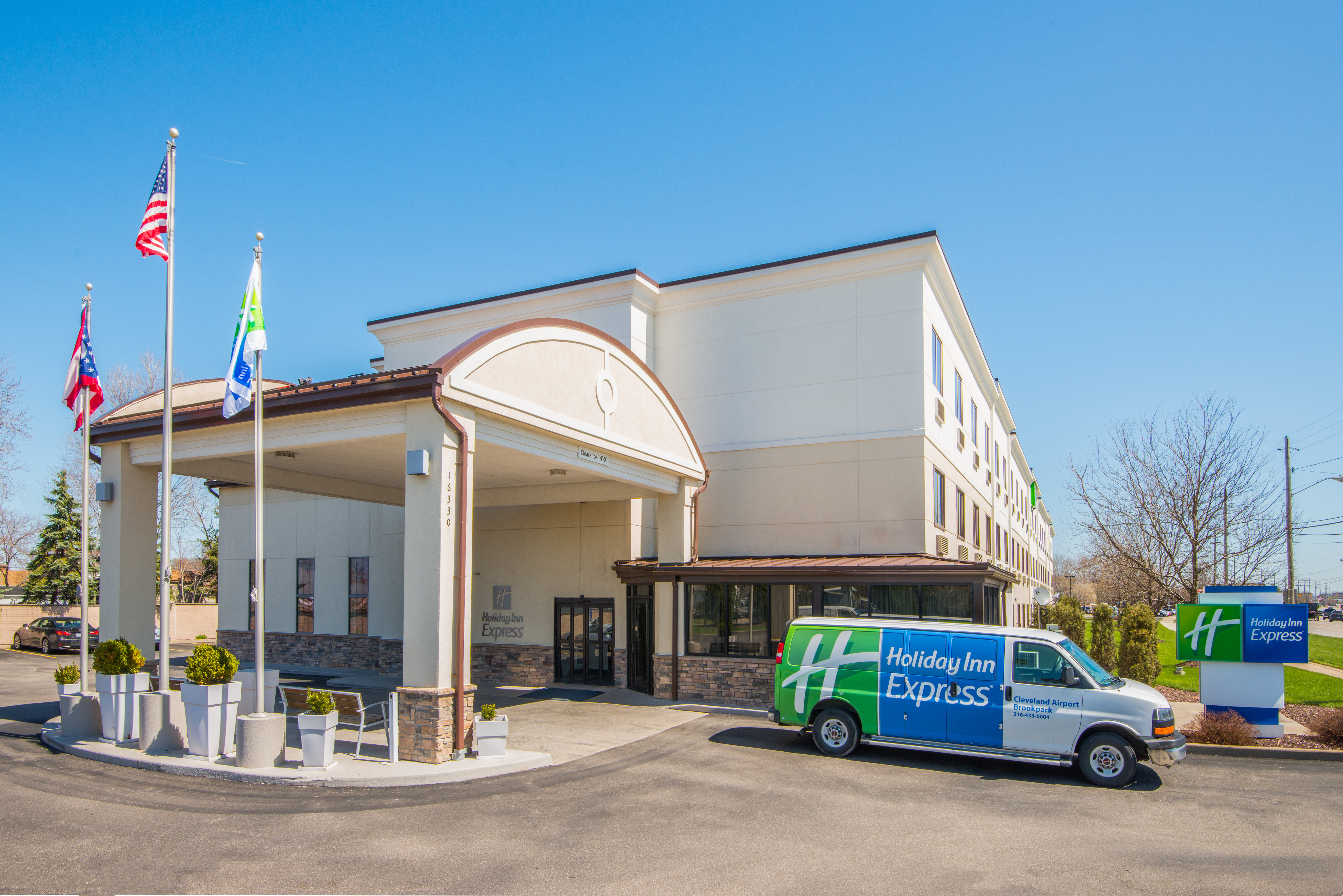 holiday inn express cleveland airport brookpark by ihg