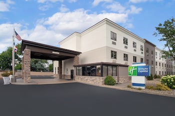Holiday Inn Express Cleveland Airport - Brookpark By Ihg,Brooklyn>>Brook Park,3 star