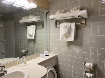 quality inn buffalo airport
