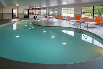 Hampton Inn Charleston-Downtown,South Charleston>>Charleston,3 star