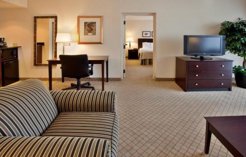 holiday inn hotel and suites springfield i 44 by ihg
