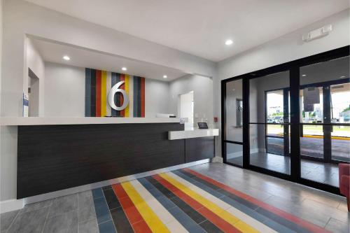 Motel 6 Lake Charles, La,On A Lake,2 star