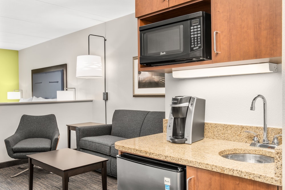 holiday inn express and suites wilmington newark by ihg
