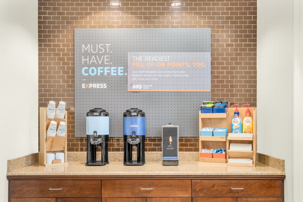 holiday inn express and suites wilmington newark by ihg