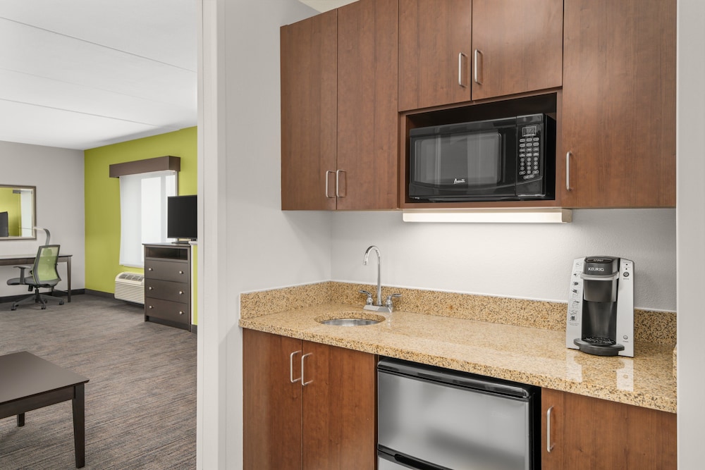 holiday inn express and suites wilmington newark by ihg