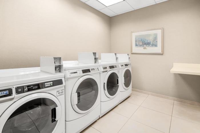 holiday inn express and suites wilmington newark by ihg