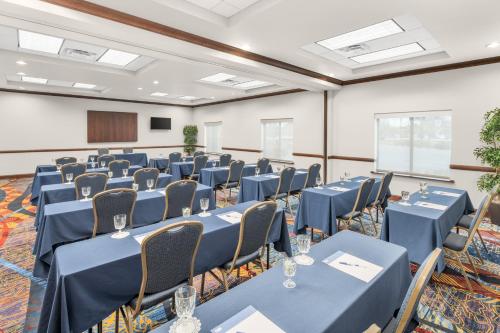 holiday inn express and suites wilmington newark by ihg