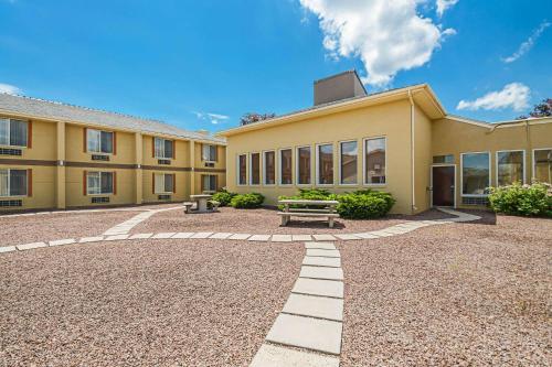 Quality Inn & Suites Frostburg - Cumberland,Frostburg>>Cumberland,2.5 star