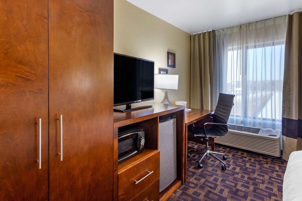 comfort inn and suites north aurora naperville