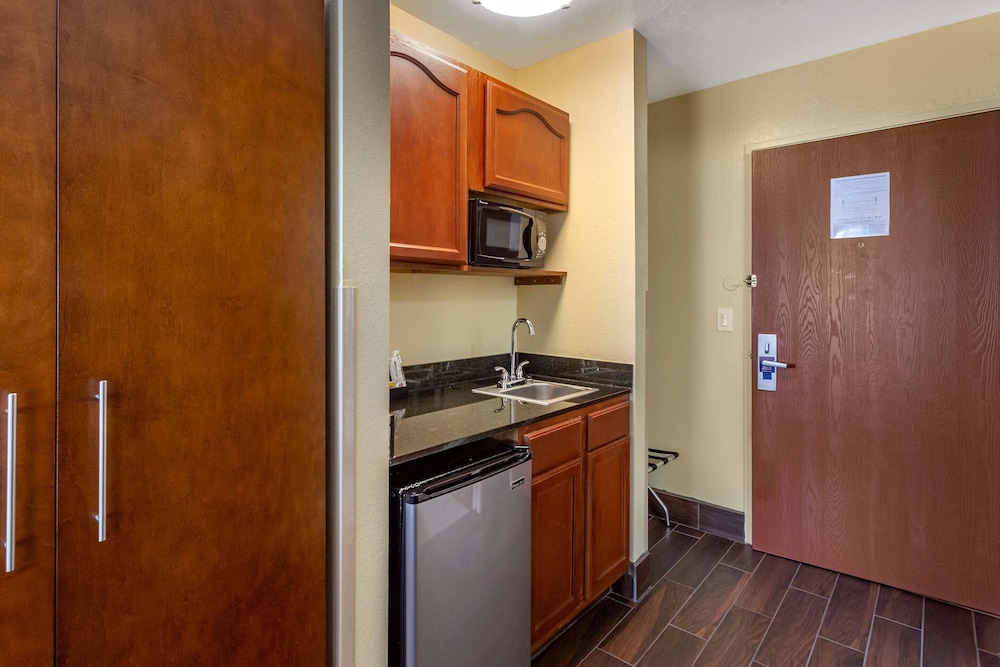 comfort inn and suites north aurora naperville