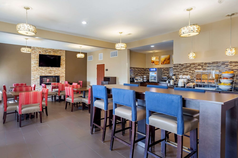 comfort inn and suites north aurora naperville