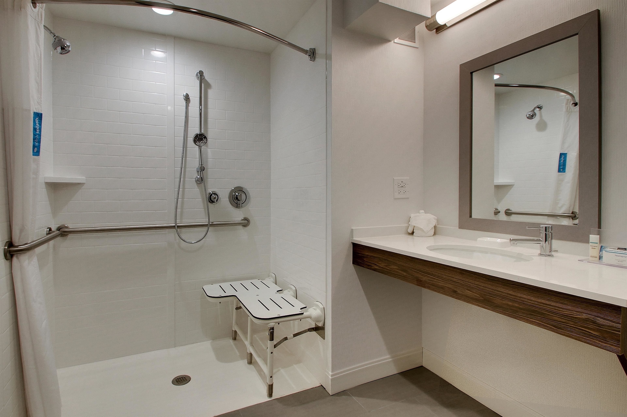 hampton inn and suites chicago aurora