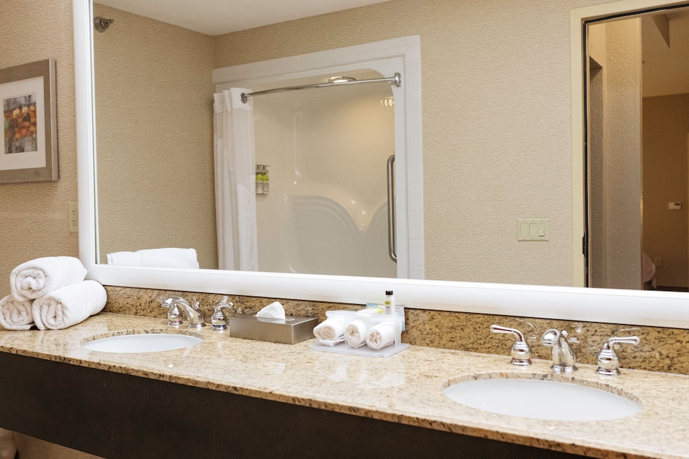 holiday inn express hotel and suites olathe north by ihg
