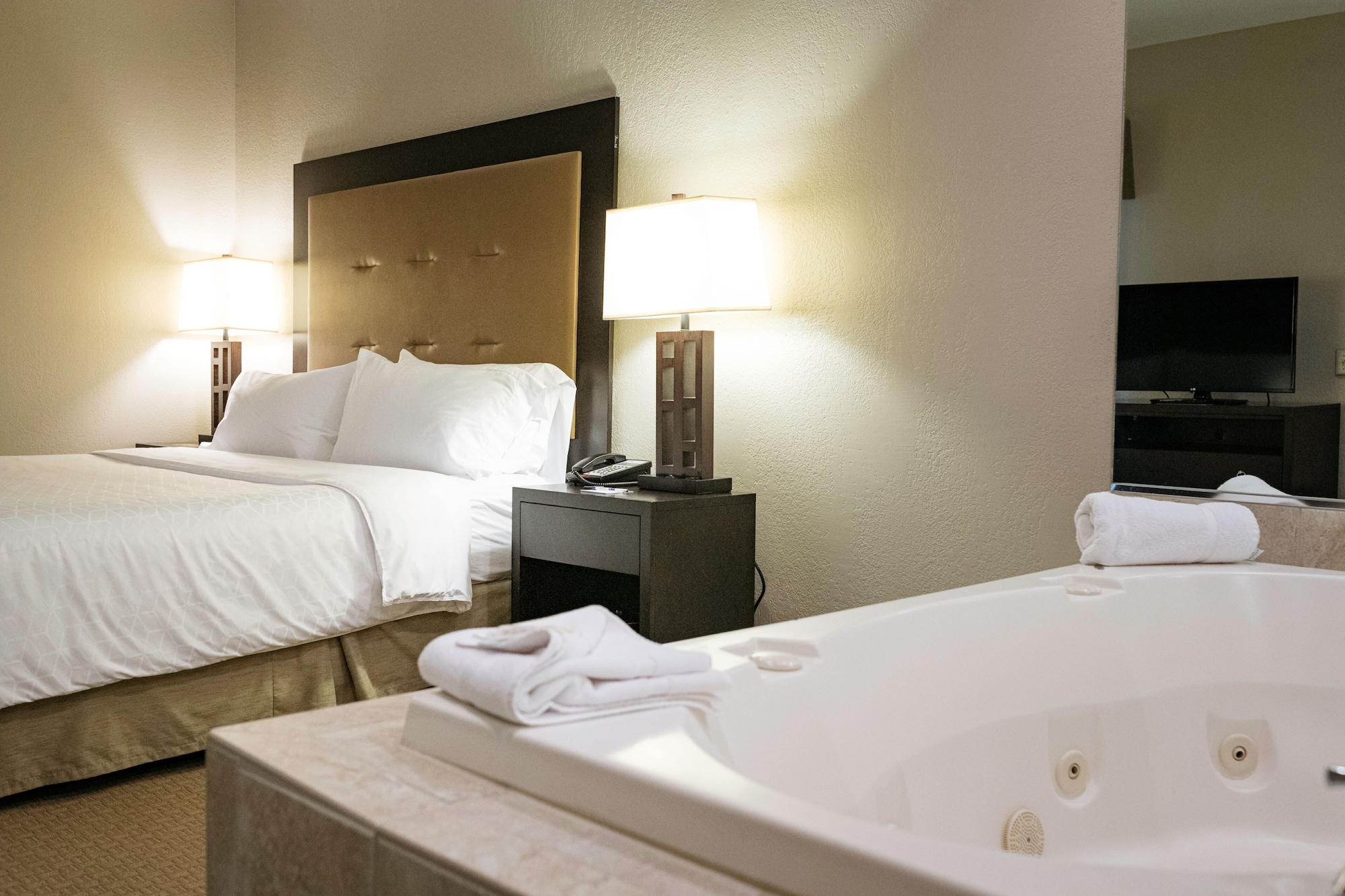 holiday inn express hotel and suites olathe north by ihg