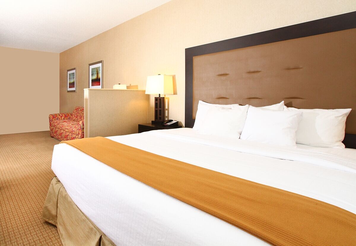 holiday inn express hotel and suites olathe north by ihg