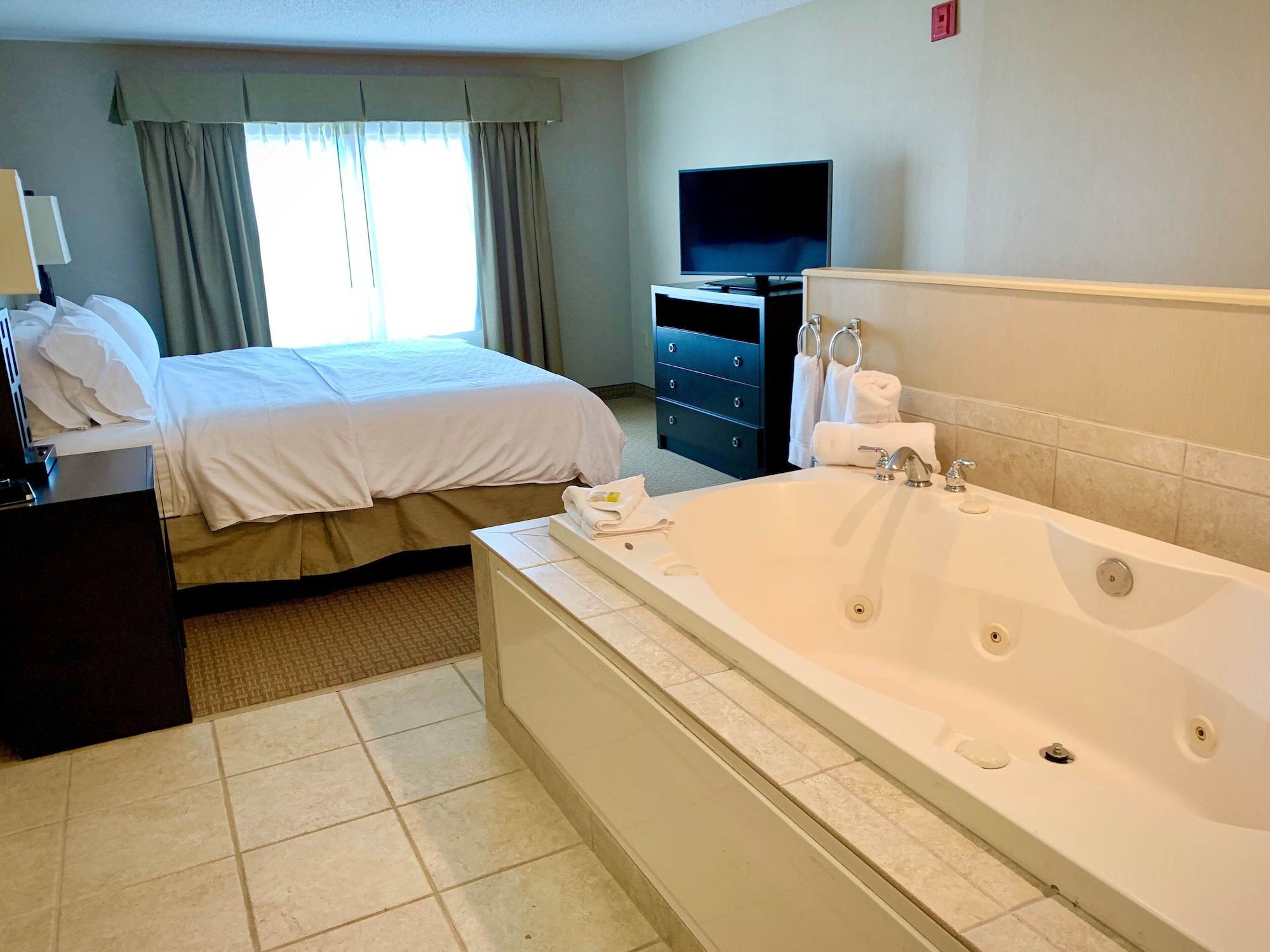 holiday inn express hotel and suites olathe north by ihg