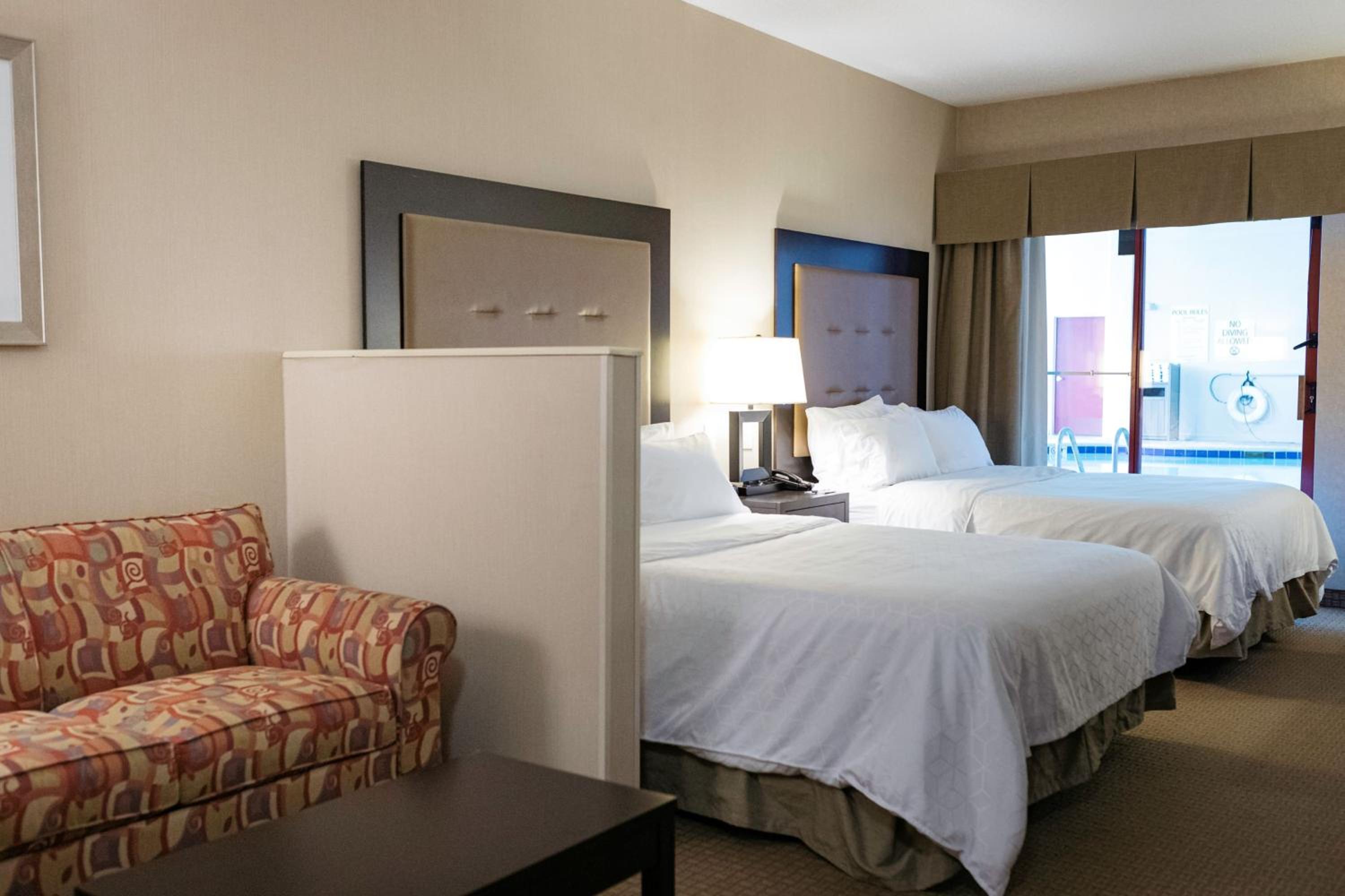 holiday inn express hotel and suites olathe north by ihg