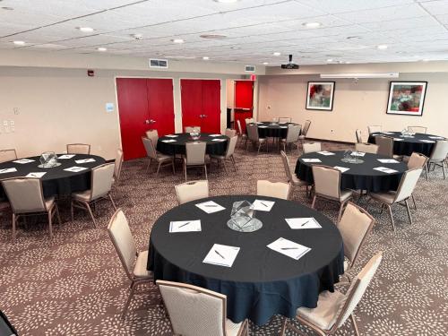 holiday inn express hotel and suites olathe north by ihg