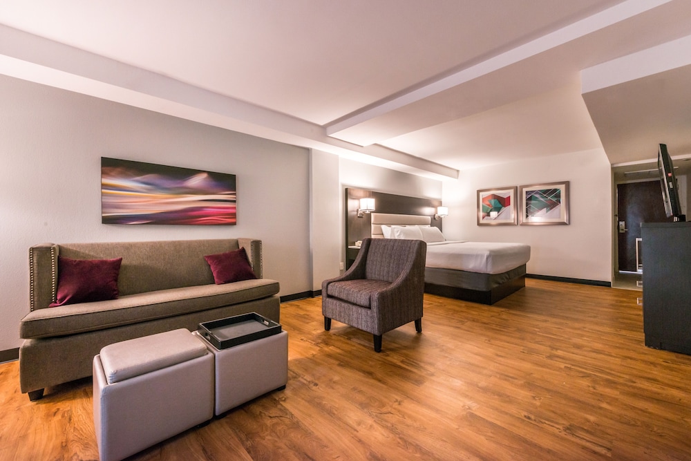 holiday inn beaumont plaza i 10 and walden