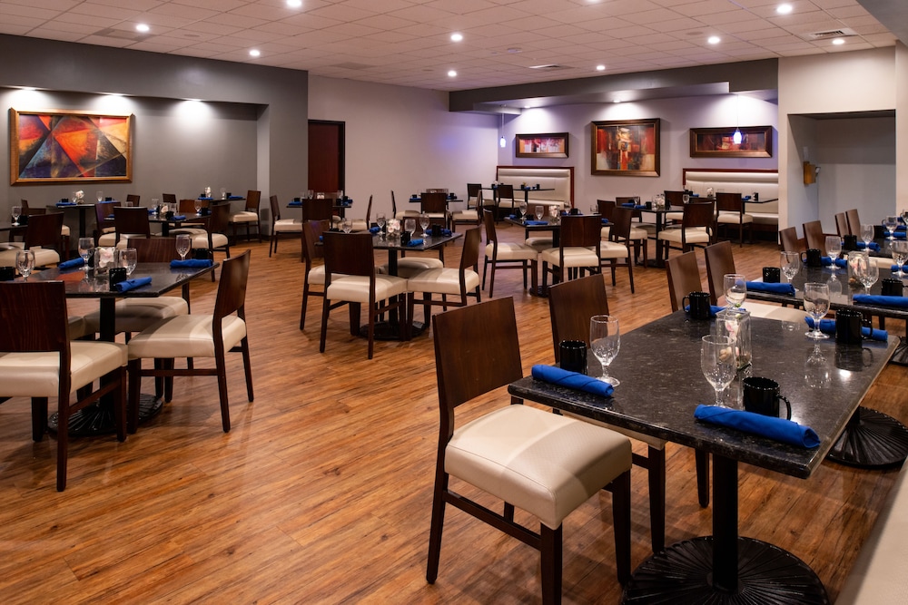 holiday inn beaumont plaza i 10 and walden