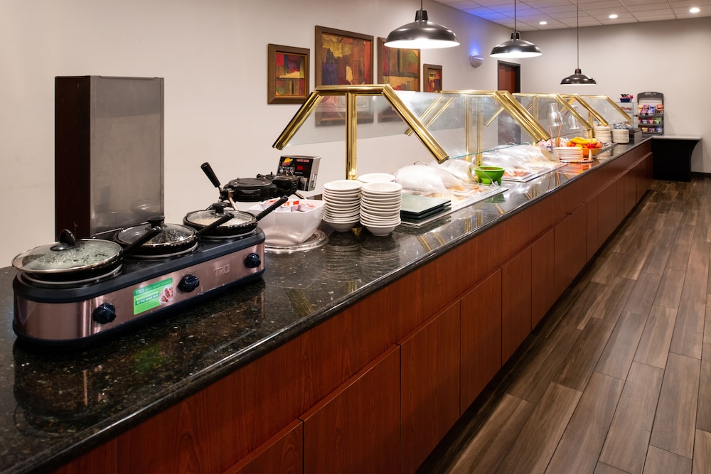 holiday inn beaumont plaza i 10 and walden