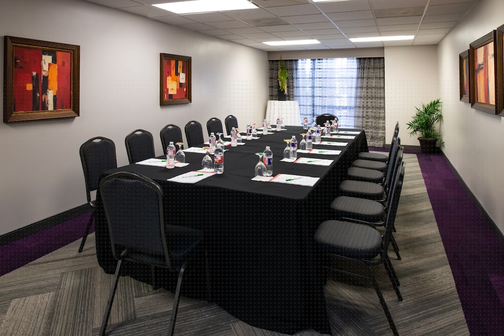 holiday inn beaumont plaza i 10 and walden