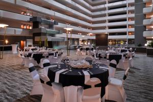 holiday inn beaumont plaza i 10 and walden