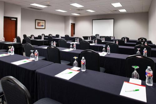 holiday inn beaumont plaza i 10 and walden