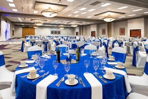 holiday inn beaumont plaza i 10 and walden