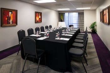 holiday inn beaumont plaza i 10 and walden