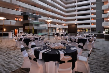 holiday inn beaumont plaza i 10 and walden