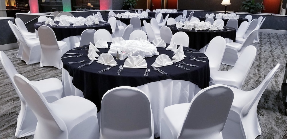 holiday inn beaumont plaza i 10 and walden