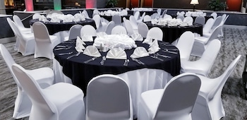 holiday inn beaumont plaza i 10 and walden