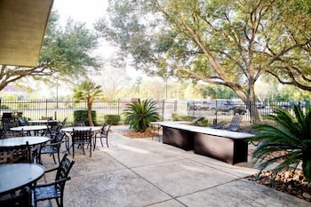 holiday inn beaumont plaza i 10 and walden