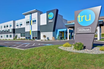 tru by hilton syracuse north airport area