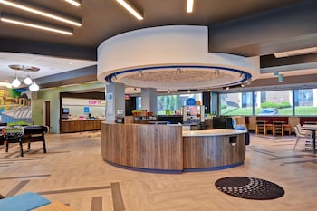 tru by hilton syracuse north airport area