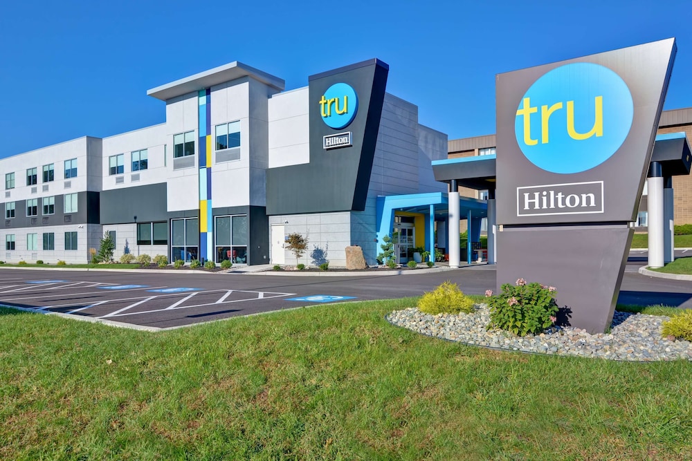 tru by hilton syracuse north airport area